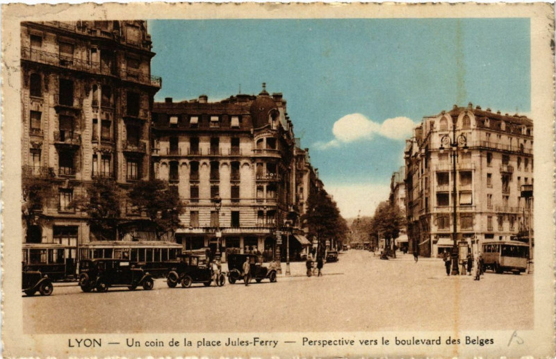 Carte postale ancienne Lyon Place Jules Ferry. Perspective vers les bd des Belges à Lyon