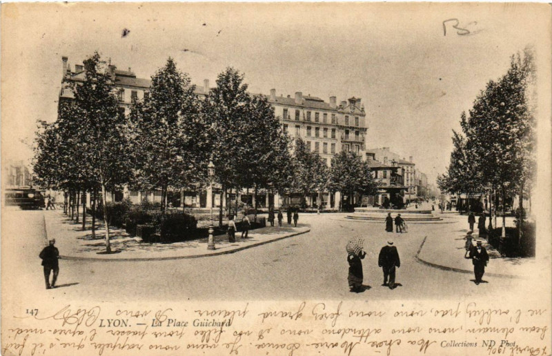 Carte postale ancienne Lyon Place Guichard. à Lyon