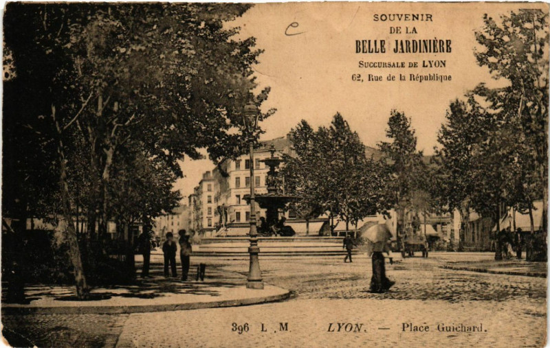 Carte postale ancienne Lyon Place Guichard. à Lyon