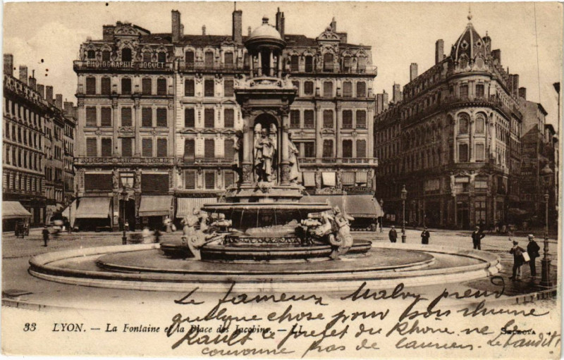 Carte postale ancienne Lyon Place et Fontaine des Jacobins à Lyon