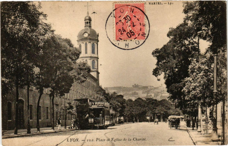 Carte postale ancienne Lyon Place et Eglise de la Charite à Lyon