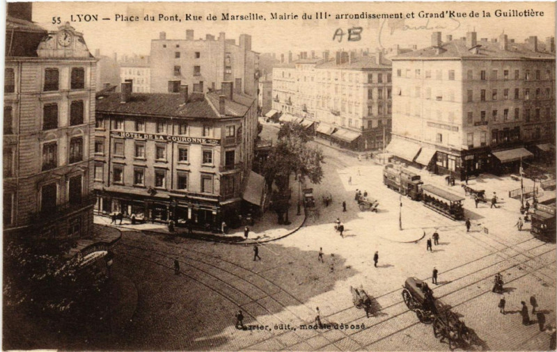 Carte postale ancienne Lyon Place du Pont Rue de Amrseille Mairie du IIIe arr. à Lyon