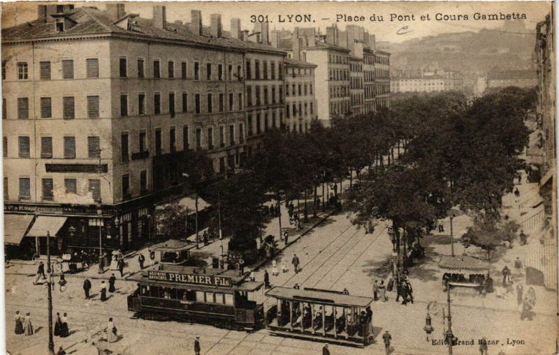 Carte postale ancienne Lyon Place du Pont et Cours Gambetta à Lyon