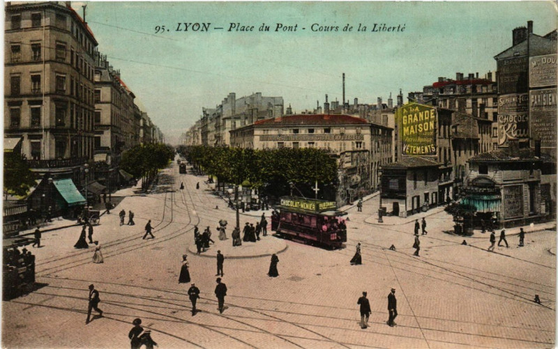 Carte postale ancienne Lyon Place du Pont Cours de la Liberte à Lyon