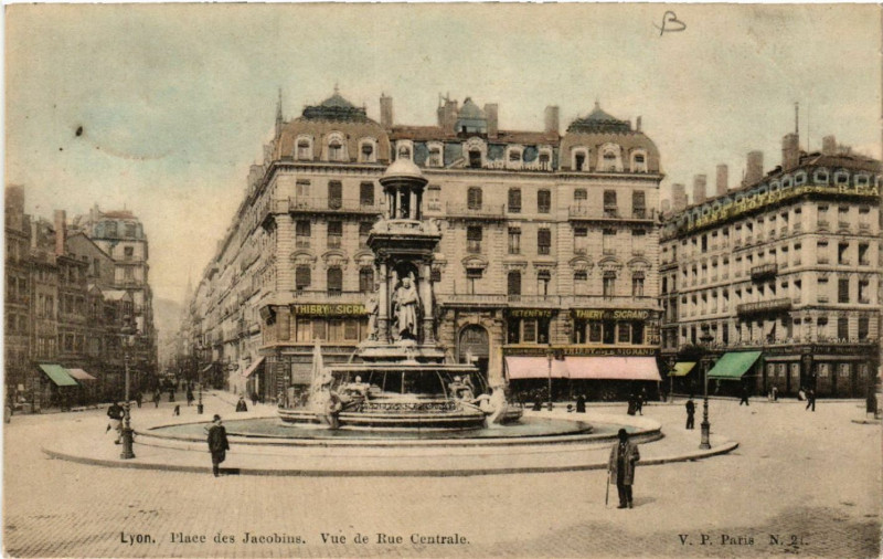 Carte postale ancienne Lyon Place des Jacobins. Vue de Rue Centrale à Lyon