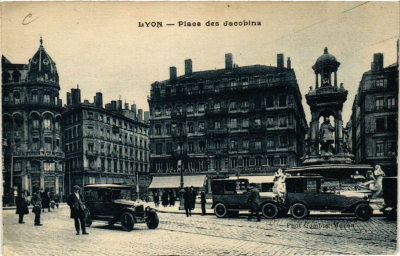 Carte postale ancienne Lyon Place des Jacobins. à Lyon