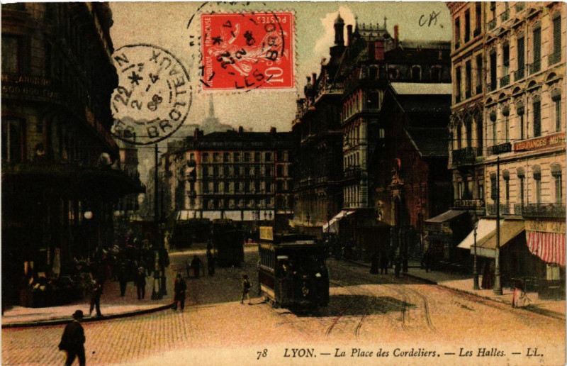 Carte postale ancienne Lyon Place des Cordeliers. Les Halles à Lyon