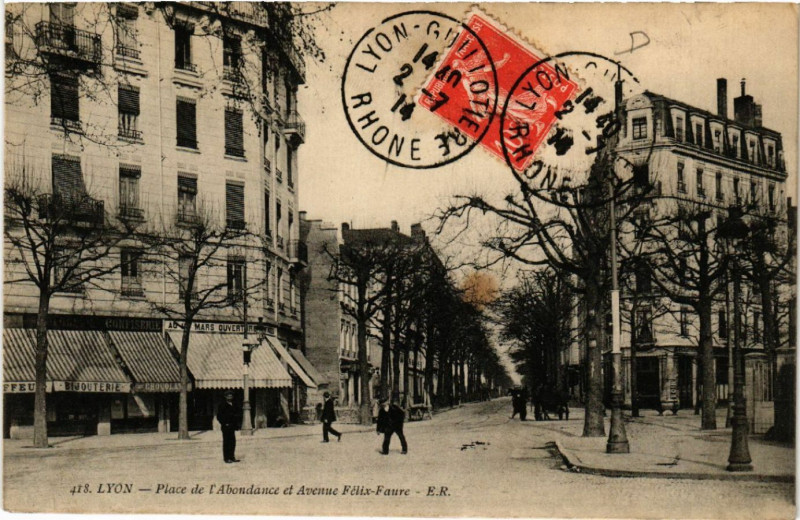 Carte postale ancienne Lyon Place de l'Abondance. Avenue Felix Faure à Lyon