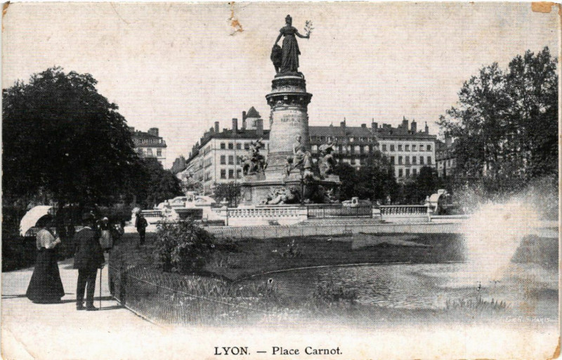 Carte postale ancienne Lyon Place Carnot. à Lyon