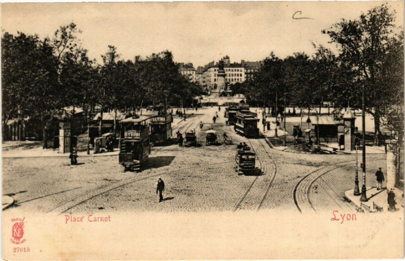 Carte postale ancienne Lyon Place Carnot. à Lyon
