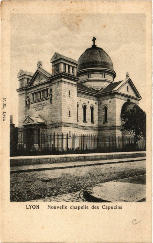 Carte postale ancienne Lyon Nouvelle Chapelle des Capucins ` à Lyon