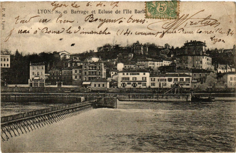 Carte postale ancienne Lyon No 45 Barrage et Ecluse de l'Ile Barbe à Lyon