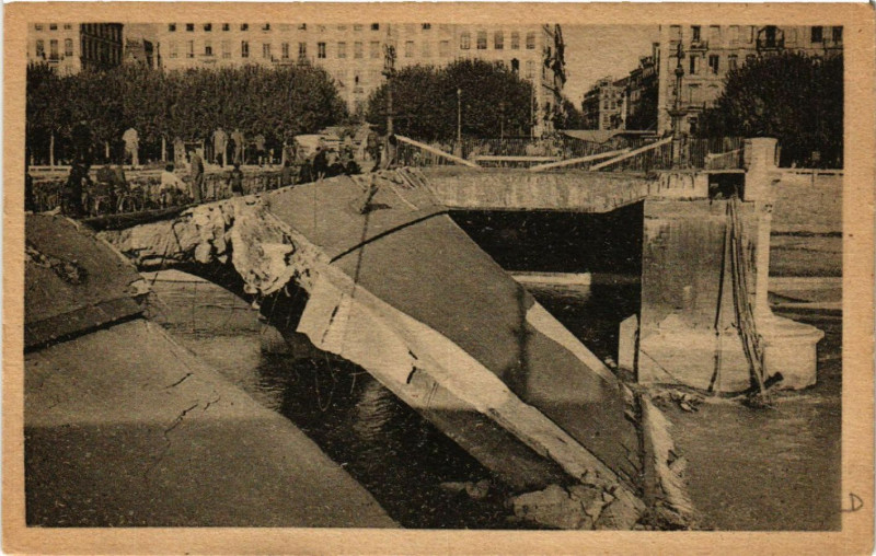 Carte postale ancienne Lyon Les Ponts Meurtris Pont Wilson à Lyon