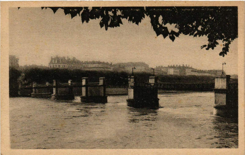 Carte postale ancienne Lyon Les Ponts Meurtris Pont Vaisse à Lyon