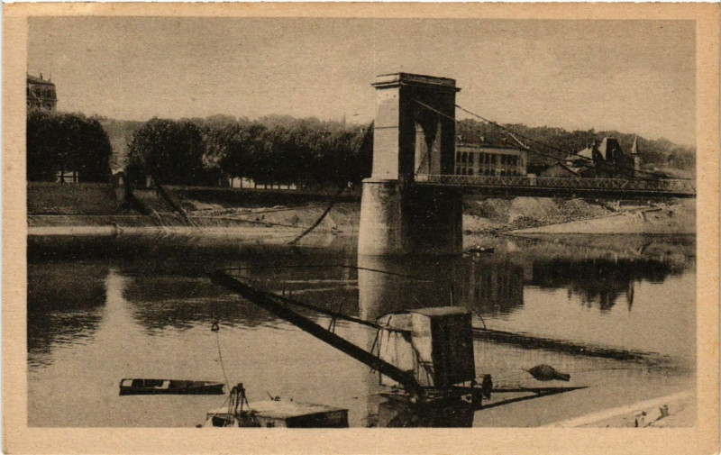 Carte postale ancienne Lyon Les Ponts Meurtris Pont Masarick à Lyon
