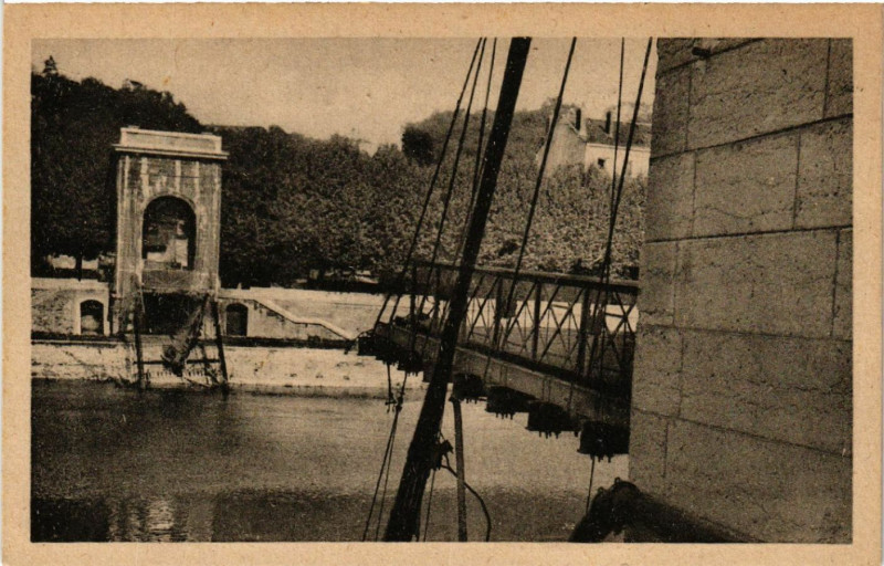Carte postale ancienne Lyon Les Ponts Meurtris Pont du Port Mauton à Lyon