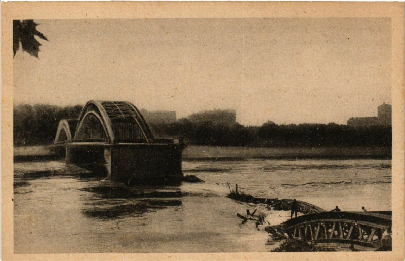 Carte postale ancienne Lyon Les Ponts Meurtris Pont de la Boucle à Lyon