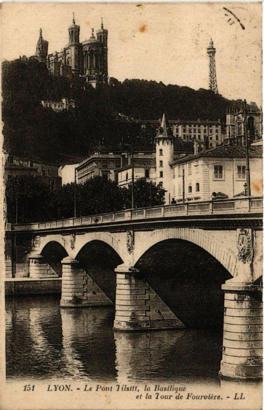 Carte postale ancienne Lyon le Pont Tilsitt la Basilique et la Tour de Fourviere à Lyon
