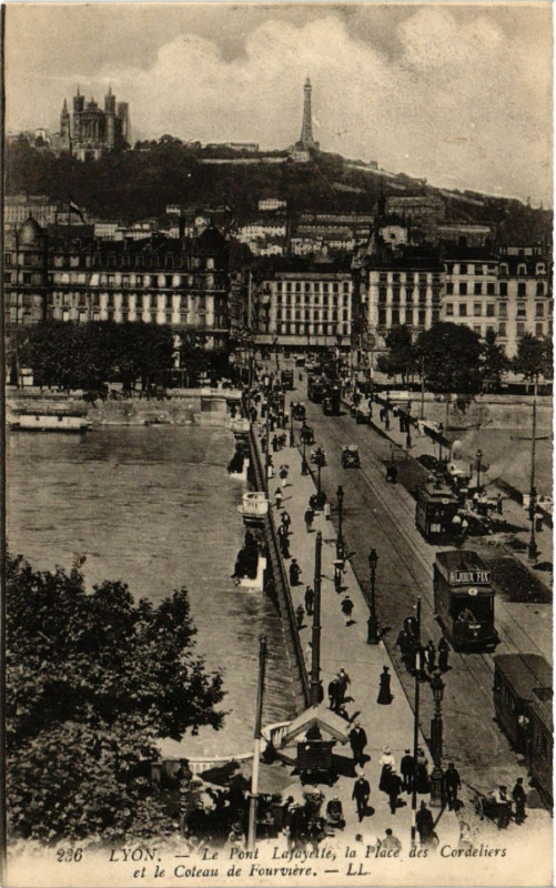 Carte postale ancienne Lyon le Pont Lafayette la Place des Cordeliers à Lyon