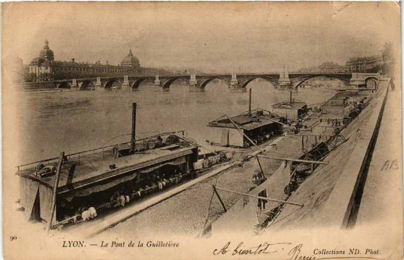 Carte postale ancienne Lyon Le Pont de la Guillotiere à Lyon