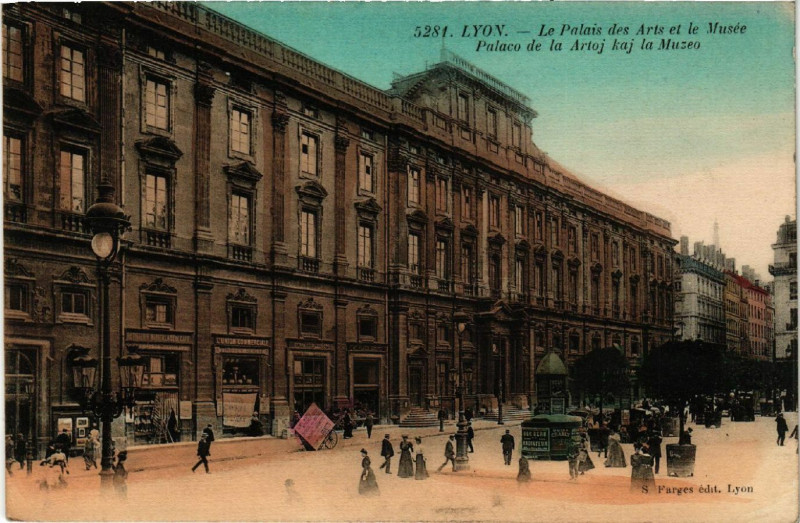 Carte postale ancienne Lyon Le Palais des Arts et le Musée à Lyon