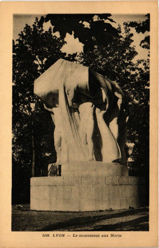 Carte postale ancienne Lyon Le Monument aux Morts à Lyon