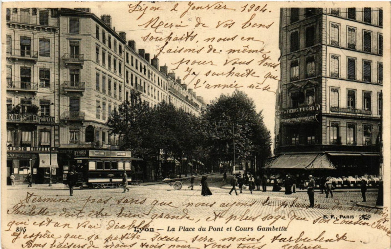 Carte postale ancienne Lyon La Place du Pont et Cours Gambetta à Lyon