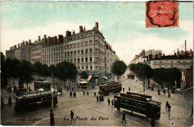 Carte postale ancienne Lv & Cie 2650 - Lyon - La Place du Pont à Lyon