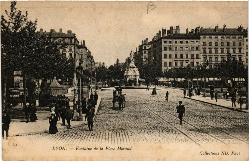Carte postale ancienne Lyon La Fontaine de la Place Morand. à Lyon