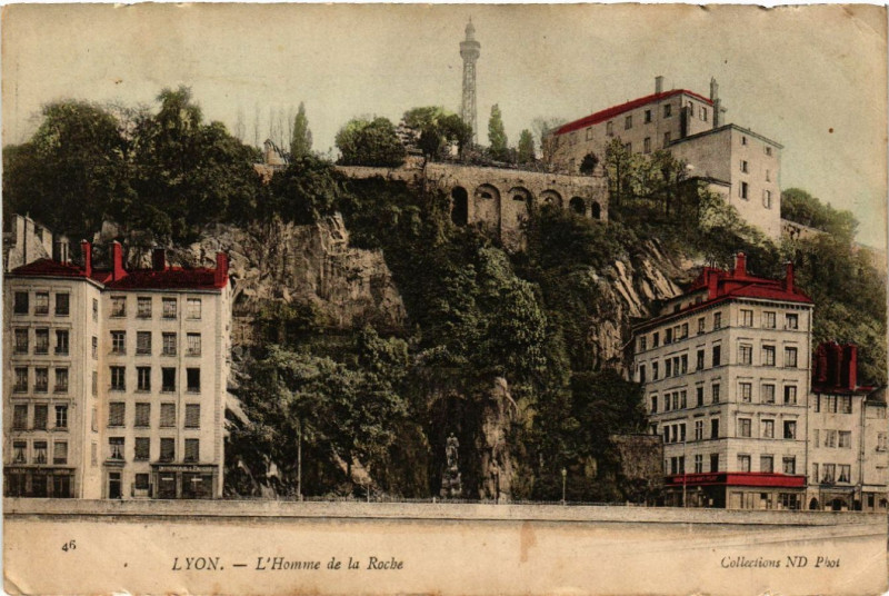 Carte postale ancienne Lyon L'Homme de la Roche. à Lyon