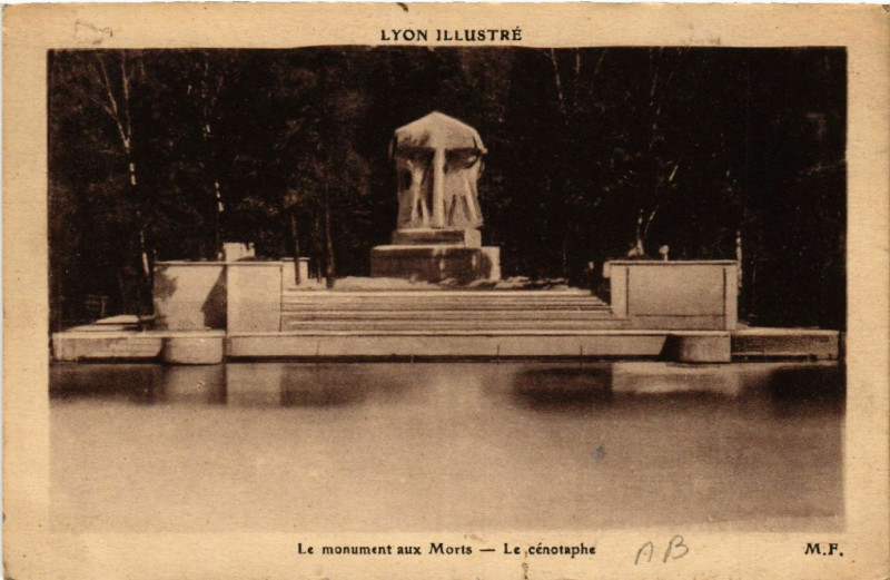 Carte postale ancienne Lyon illustre. Le Monument aux Morts. Le cenotaphe à Lyon