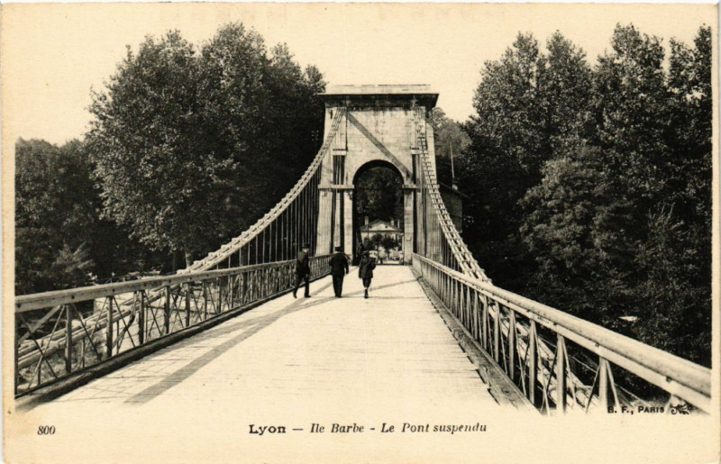 Carte postale ancienne Lyon Ile Barbe Le Pont Suspendu à Lyon