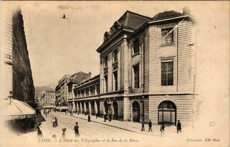 Carte postale ancienne Lyon Hotel des Telegraphes et la Rue de la Barre à Lyon