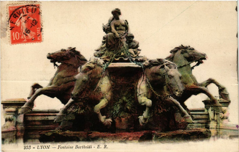Carte postale ancienne Lyon Fontaine Bartholdi. à Lyon