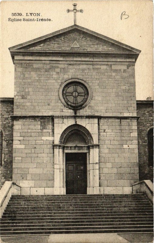 Carte postale ancienne Lyon Eglise St-Irenée à Lyon