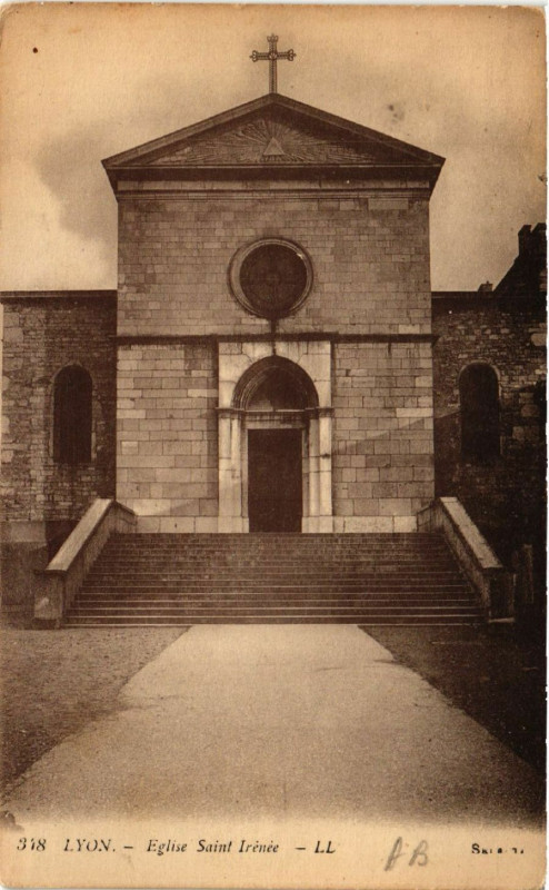 Carte postale ancienne Lyon Eglise St-Irenée à Lyon