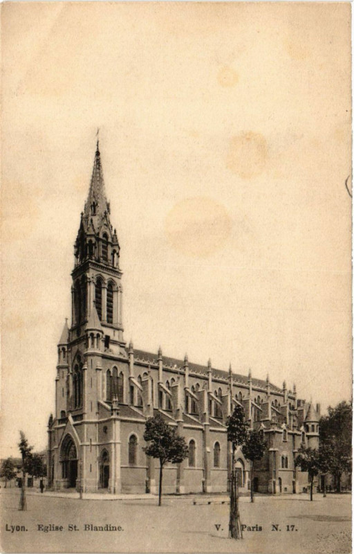 Carte postale ancienne Lyon Eglise St-Blandine à Lyon