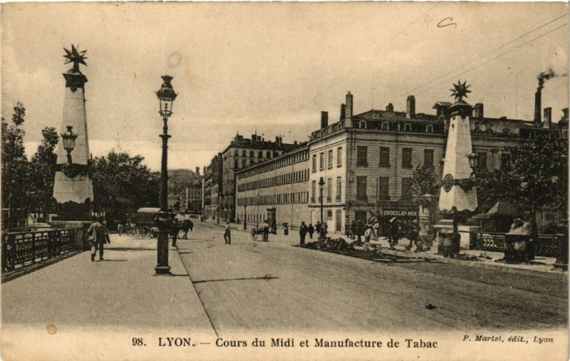 Carte postale ancienne Lyon Cours du Midi et Manufacture de Tabac à Lyon