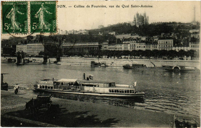 Carte postale ancienne Lyon Colline de Fourviere vue du Qaui St-Antoine à Lyon