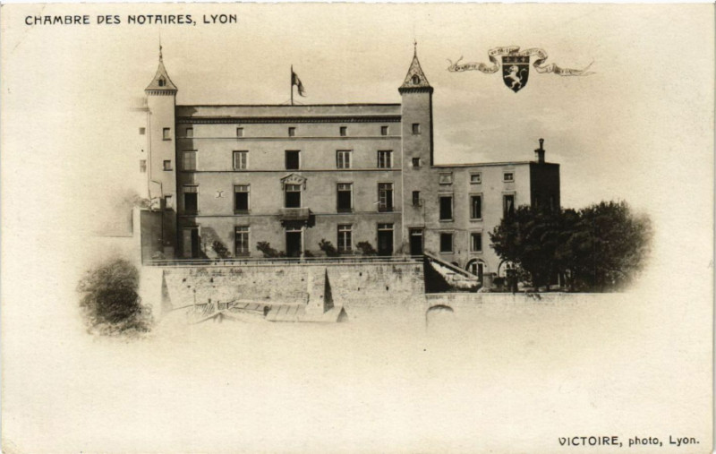 Carte postale ancienne Lyon Chambre des Notaires Victoire à Lyon