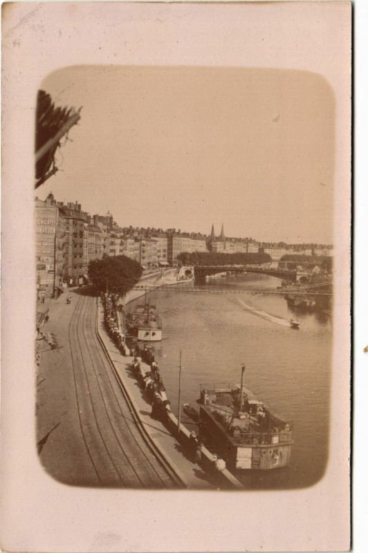 Carte postale ancienne Lyon carte photo Quai à Lyon