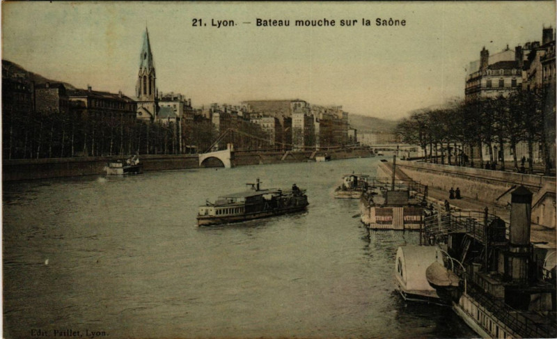 Carte postale ancienne Lyon Bateau mouche sur la Saone à Lyon