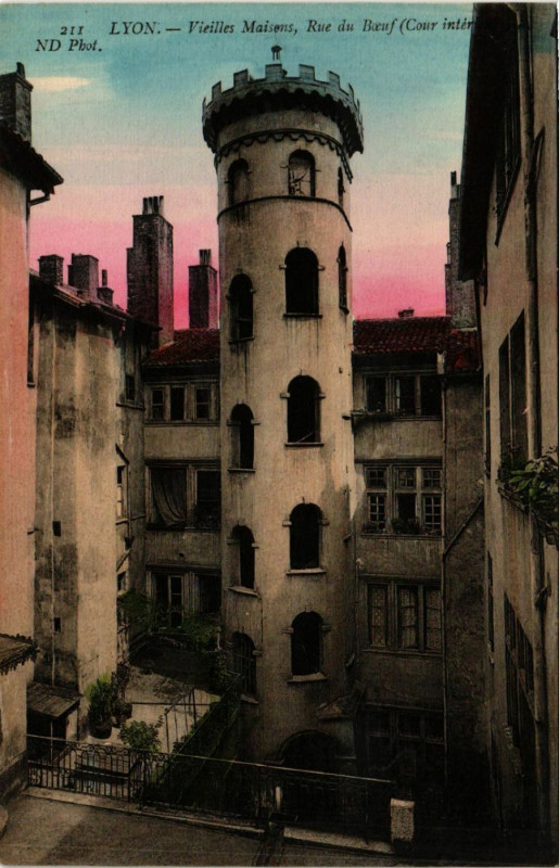 Carte postale ancienne Lyon Vieilles Maisons Rue du Boeuf à Lyon