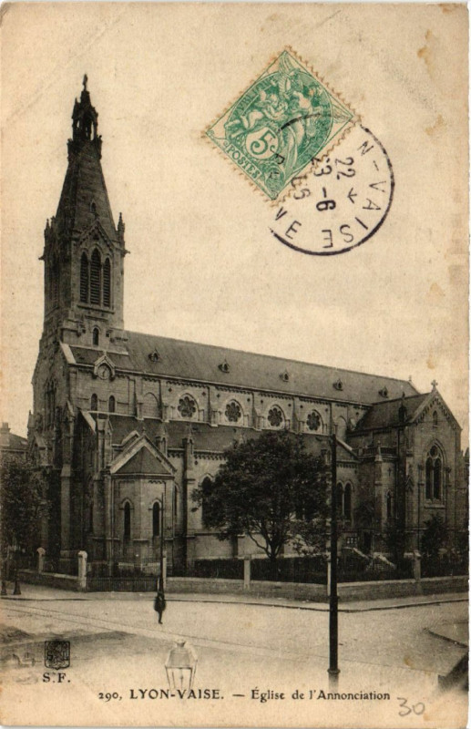 Carte postale ancienne Lyon Vaise-Eglise de l'Annonciation à Lyon