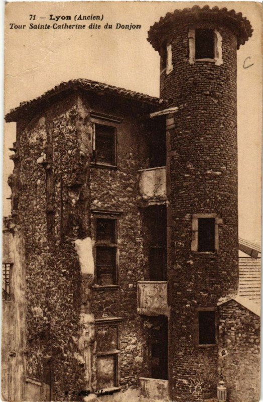 Carte postale ancienne Lyon Tour Ste-Catherine dite du Donjon à Lyon