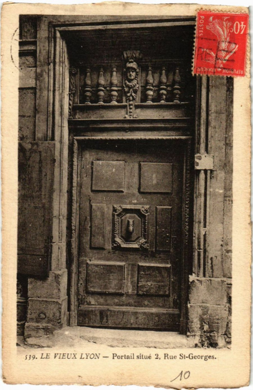 Carte postale ancienne Lyon Portail situe 2 Rue St-Georges à Lyon