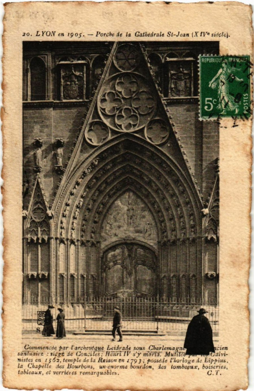 Carte postale ancienne Lyon Porche de la Cathedrale St-Jean à Lyon