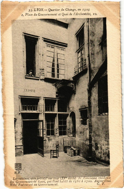 Carte postale ancienne Lyon Place du Gouvernement et Quai de l'Archeveche à Lyon