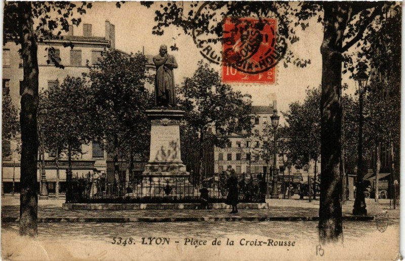 Carte postale ancienne Lyon Place de la Croix Rousse à Lyon