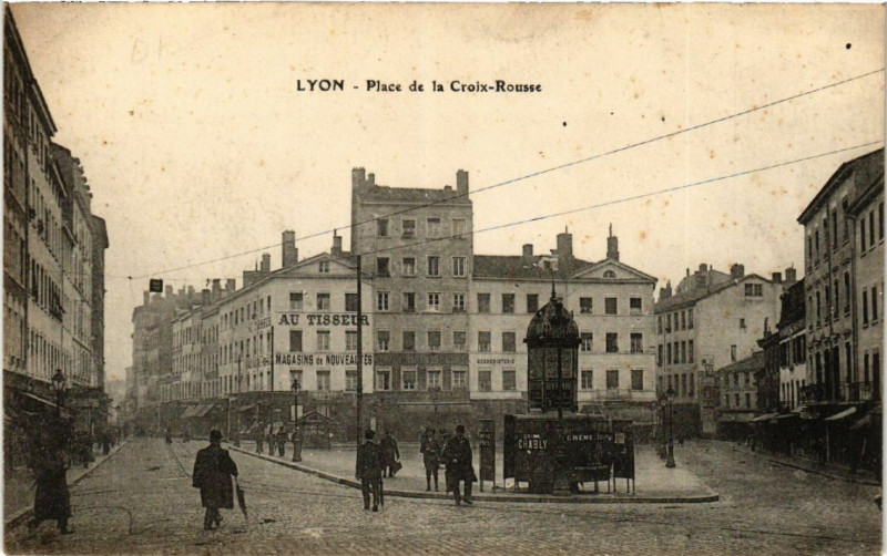 Carte postale ancienne Lyon Place de la Croix Rousse à Lyon